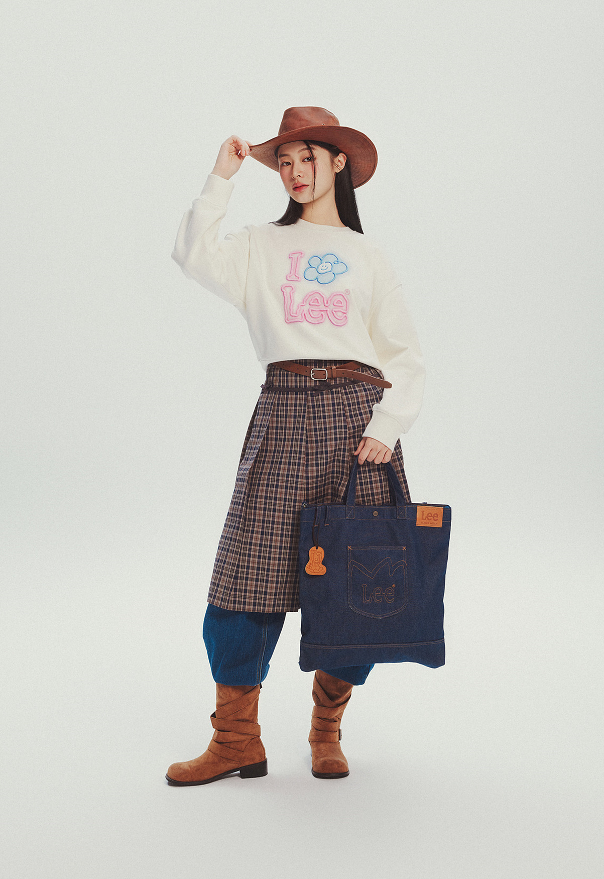 와키윌리, 데님 브랜드 리와 함께한 협업 컬렉션 공개 1017-Image